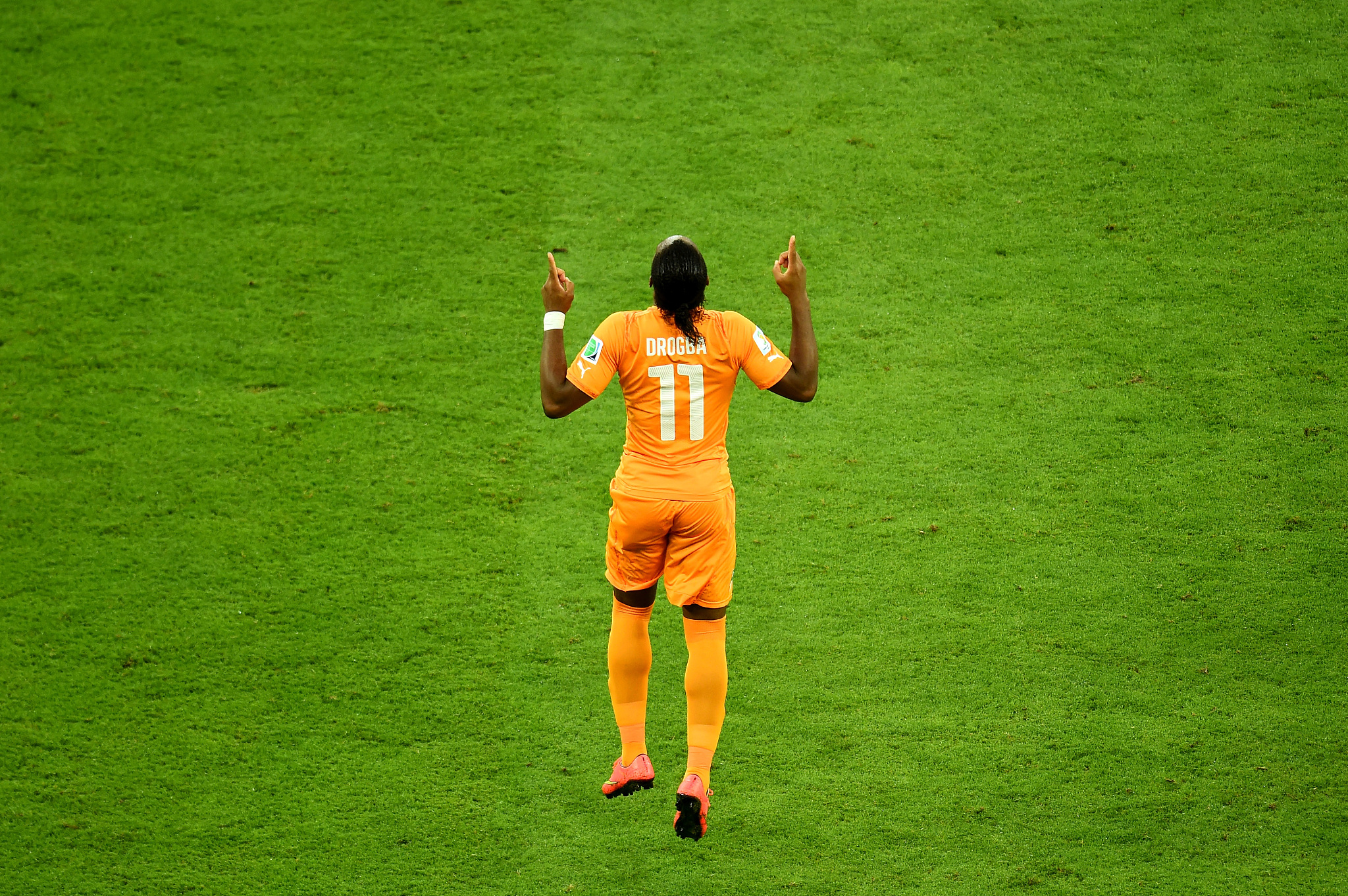  德罗巴滑跪三条杠 