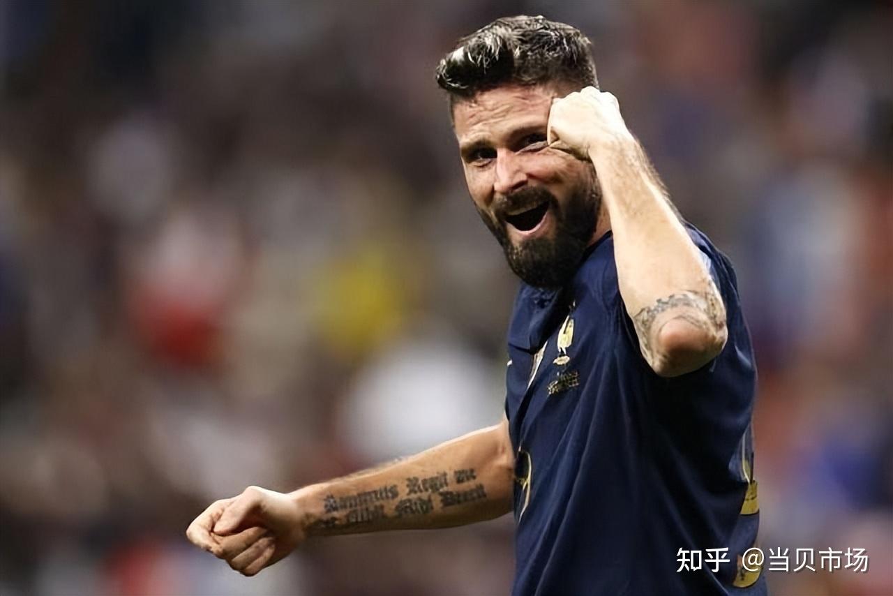 姆巴佩身穿9号踏入伯纳乌